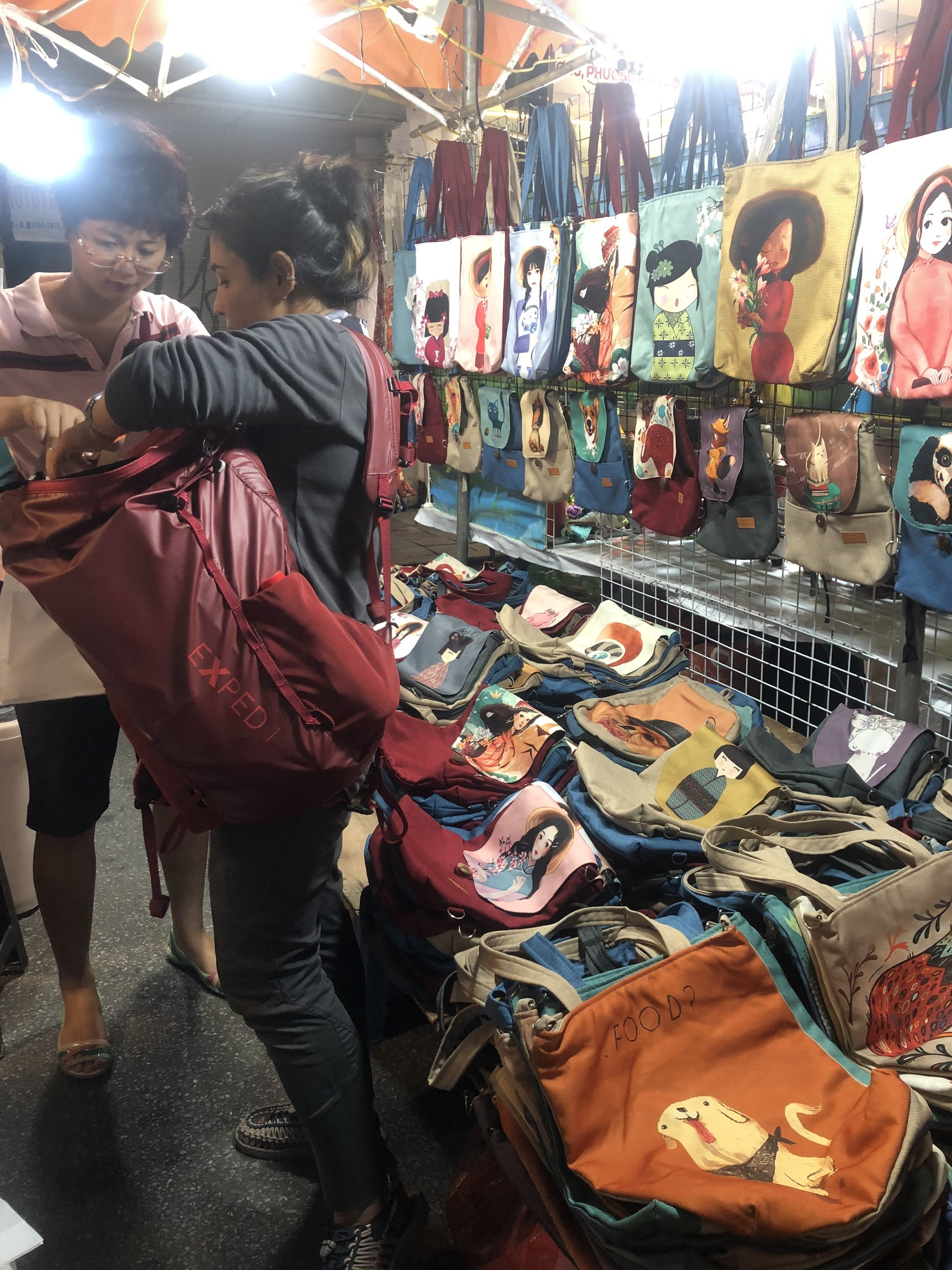 Dong Xuan Night Market and Walking Street - An attractive destination for tourists