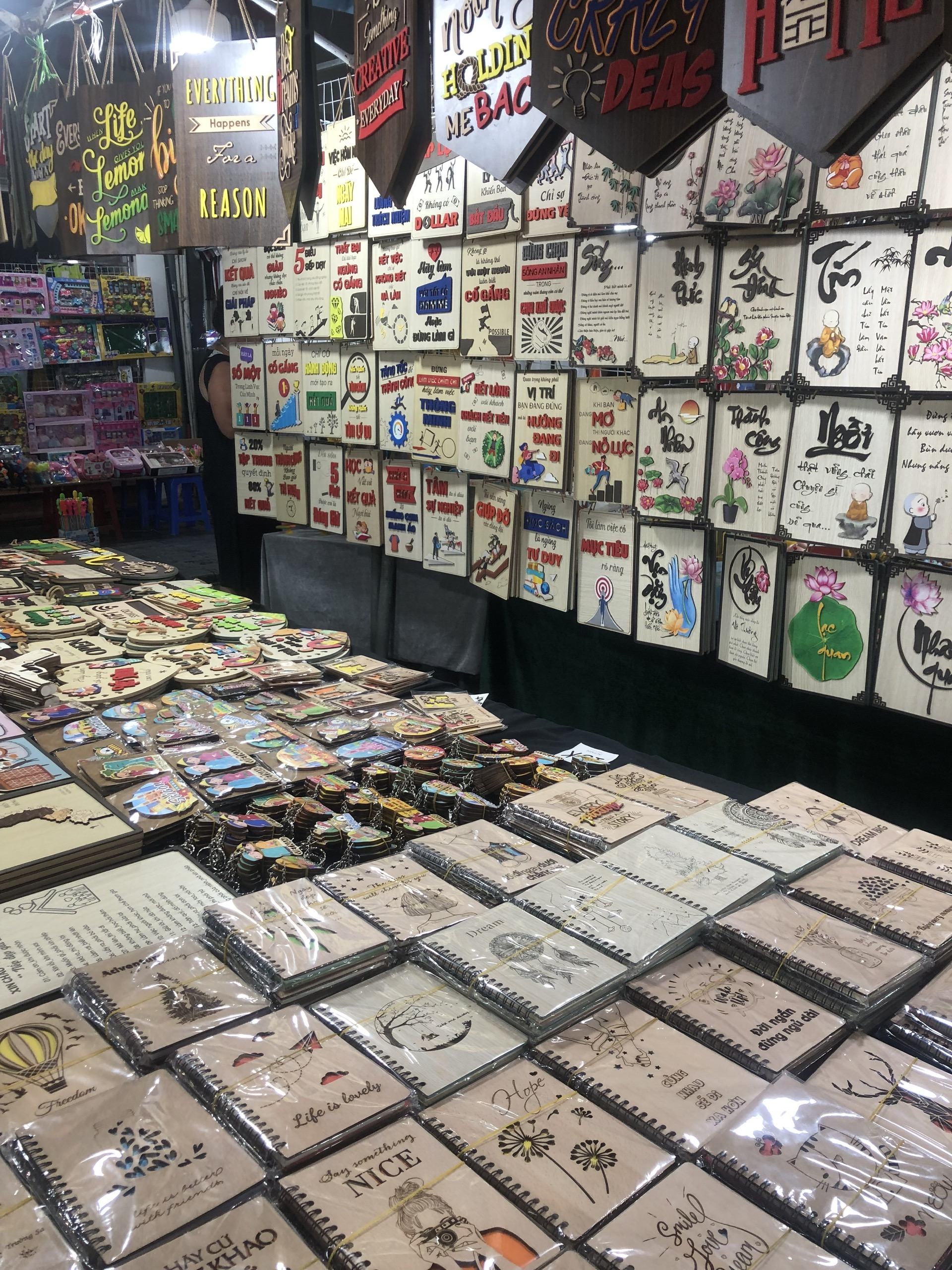 Dong Xuan Night Market and Walking Street - An attractive destination for tourists