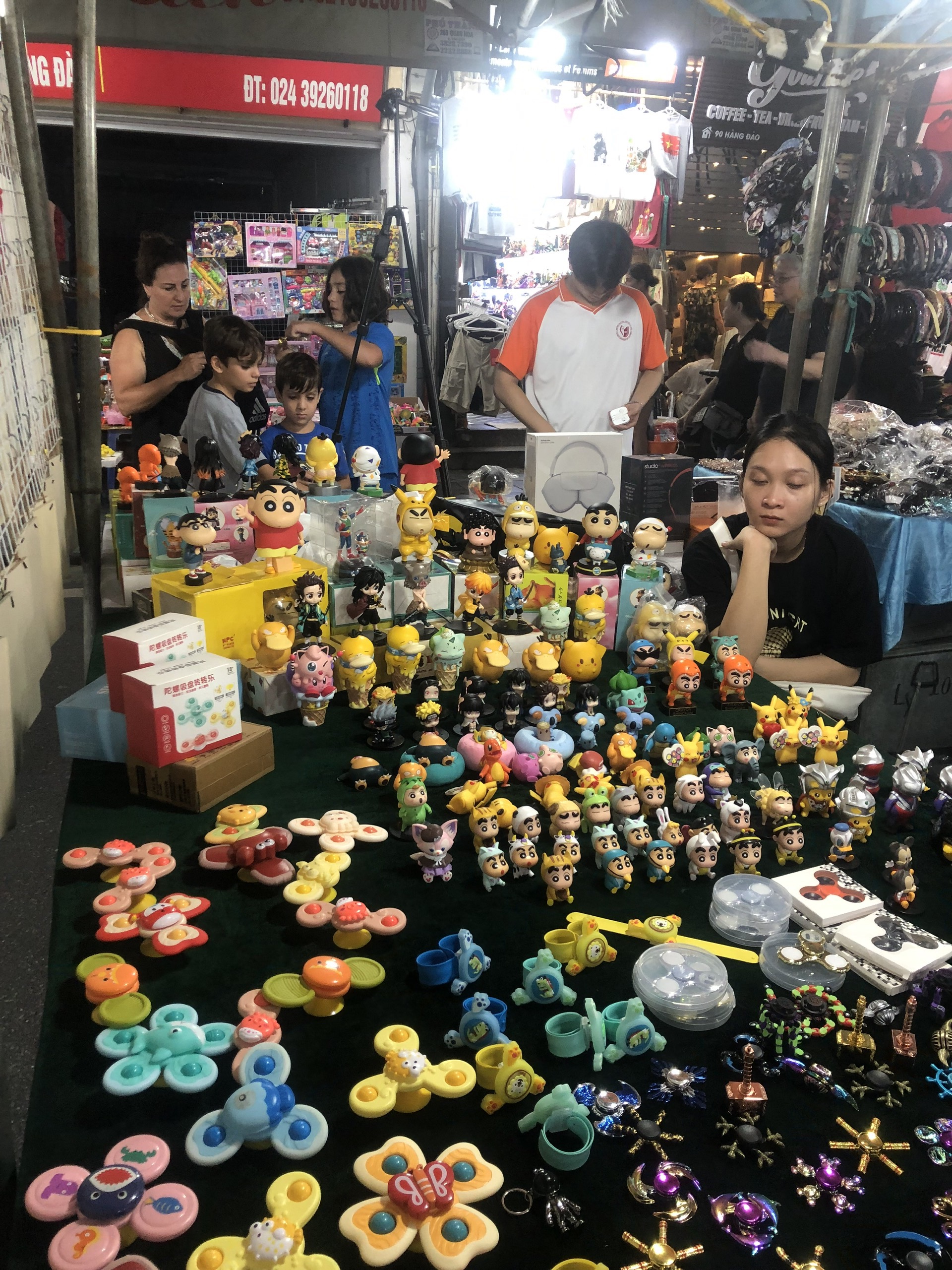 Dong Xuan Night Market and Walking Street - An attractive destination for tourists