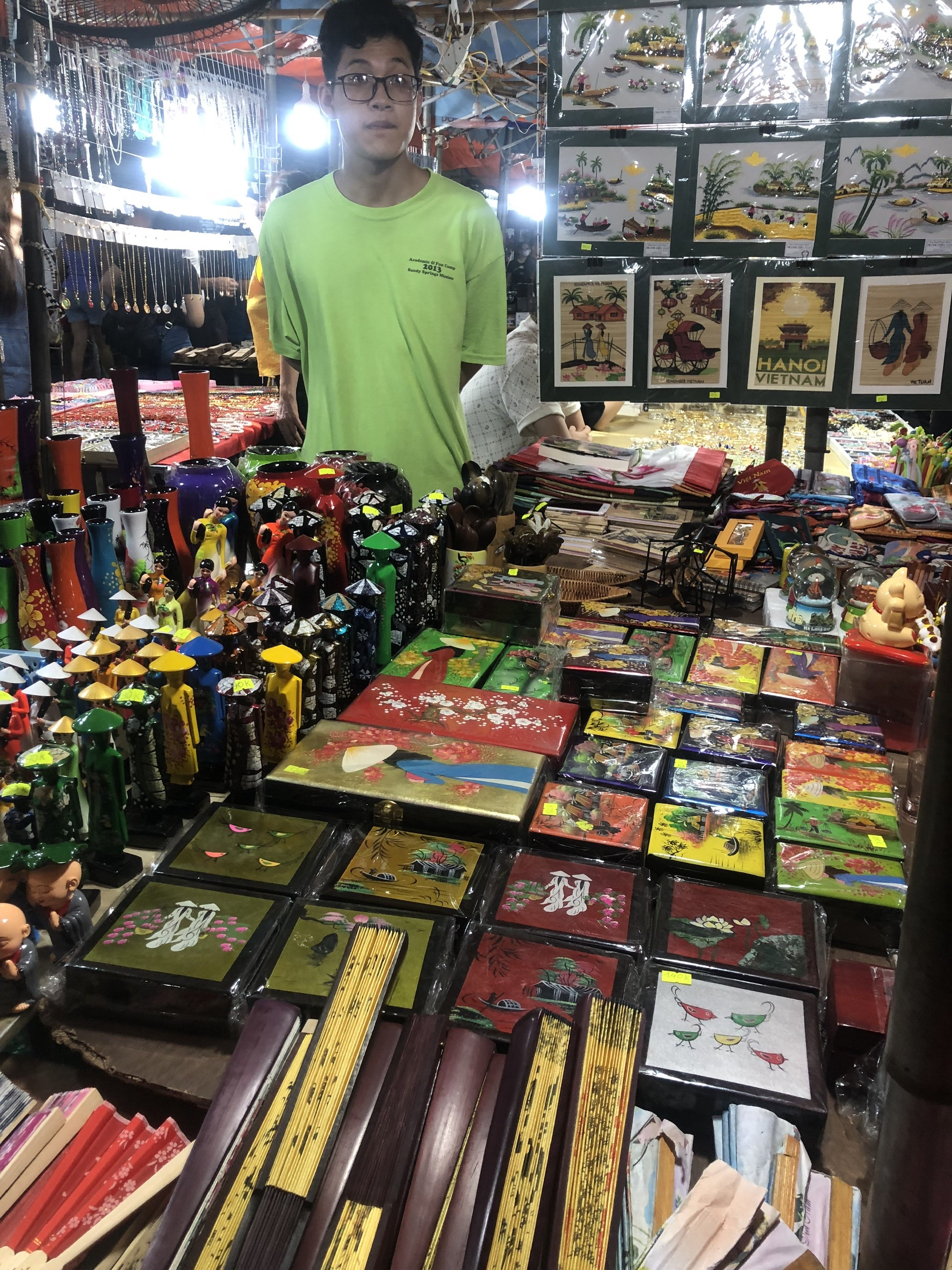 Dong Xuan Night Market and Walking Street - An attractive destination for tourists