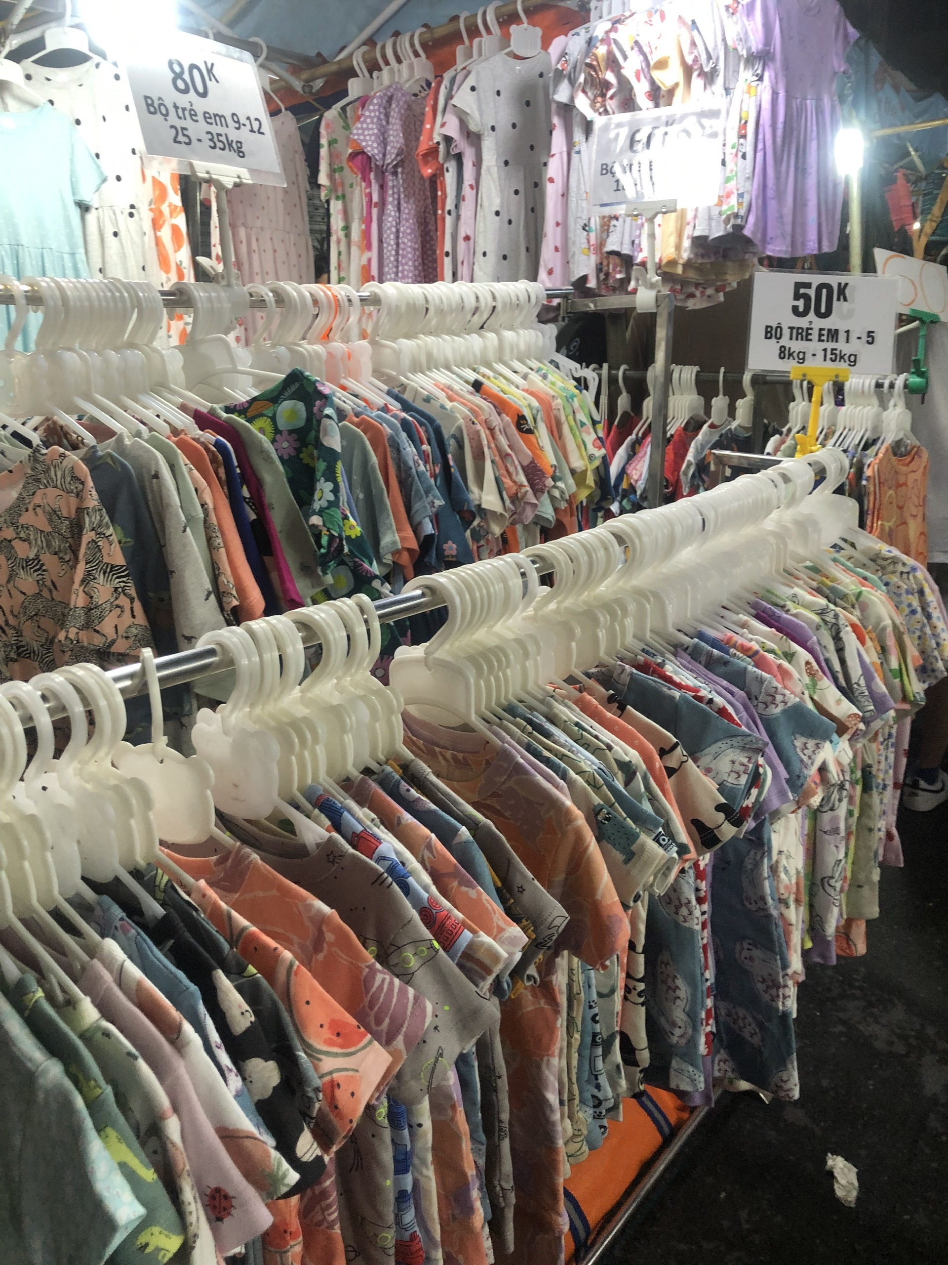 Dong Xuan Night Market and Walking Street - An attractive destination for tourists