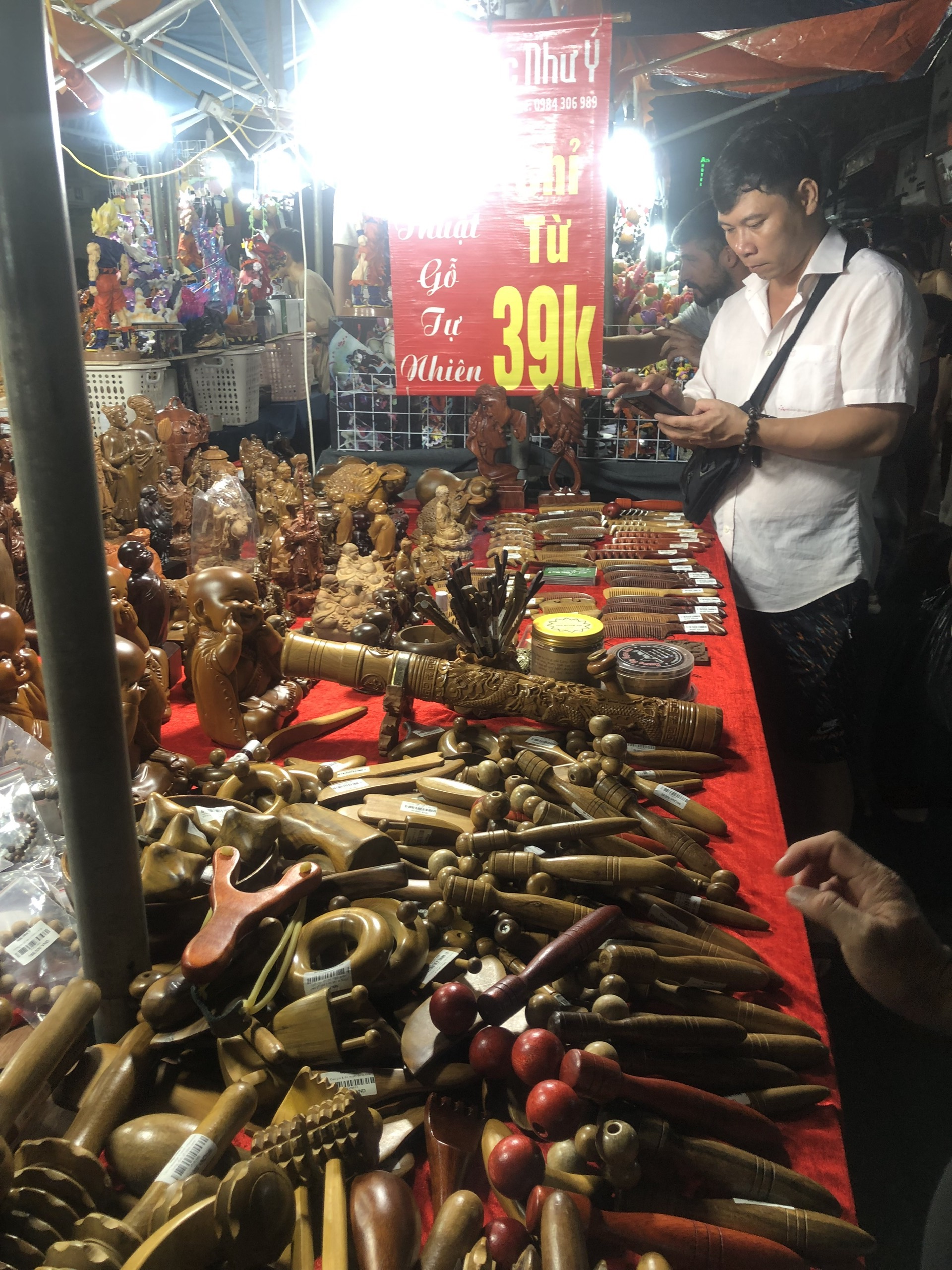 Dong Xuan Night Market and Walking Street - An attractive destination for tourists