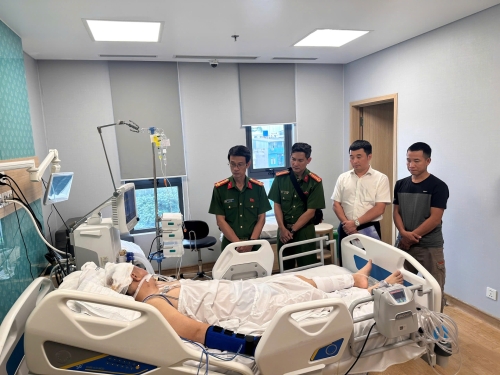 CÔNG TY CỔ PHẦN ĐỒNG XUÂN THĂM HỎI, ĐỘNG VIÊN CÁN BỘ CẢNH SÁT PCCC&CNCH BỊ THƯƠNG KHI LÀM NHIỆM VỤ