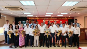 CÔNG TY CỔ PHẦN ĐỒNG XUÂN KIỆN TOÀN TỔ CHỨC BỘ MÁY, CÔNG BỐ CÁC QUYẾT ĐỊNH VỀ CÔNG TÁC CÁN BỘ