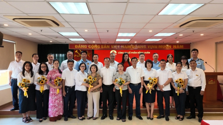 DONG XUAN KINHEN JOINT STOCK COMPANY ORGANIZED APPARATUS, ANNOUNCED DECISIONS ON STAFF WORK