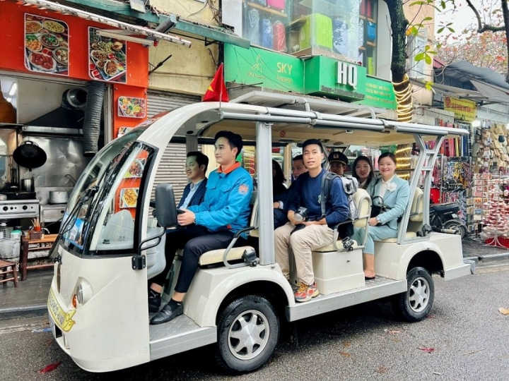 Study on building tram tourist route Hoan Kiem Lake - Imperial Citadel of Thang Long