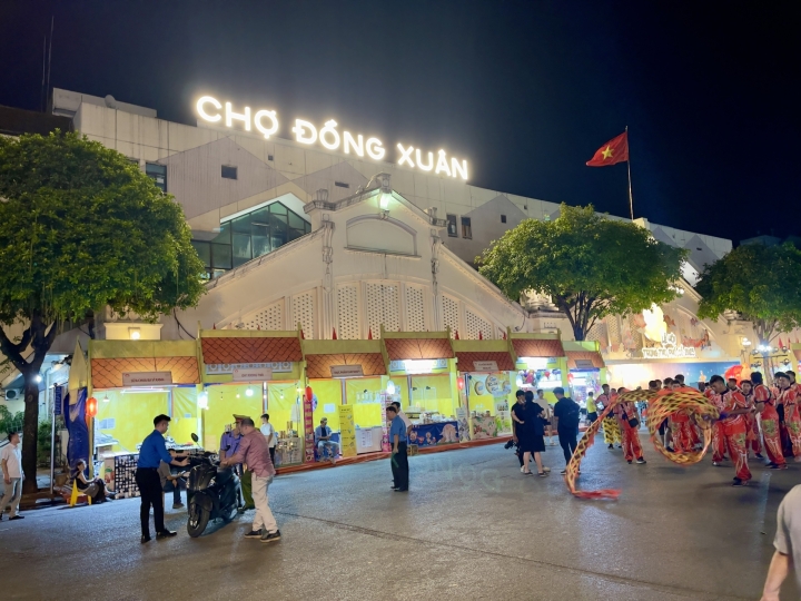 Mid-Autumn Festival in Hanoi Old Quarter - traditional cultural beauty
