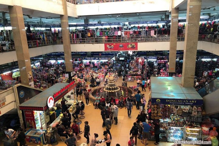 Visit Dong Xuan Market – the leading shopping center in Hanoi Capital