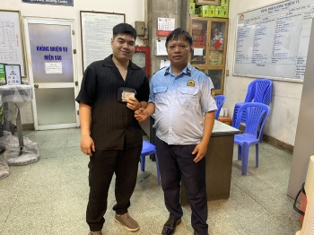 GƯƠNG NGƯỜI TỐT, VIỆC TỐT: ANH BẢO VỆ ĐÊM TẬN TUỴ, THẦM LẶNG GIỮ BÌNH YÊN CHO CHỢ ĐỒNG XUÂN.