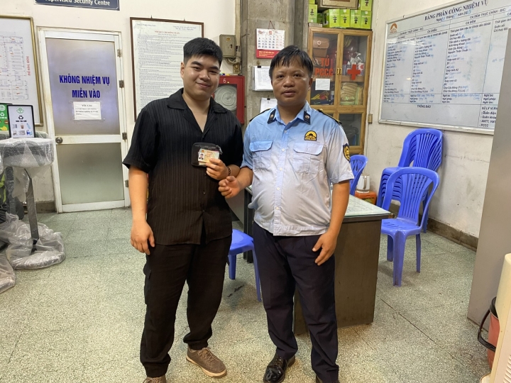 The example of good people, good deeds: he protects the night, quietly keeps peace for Dong Xuan market.