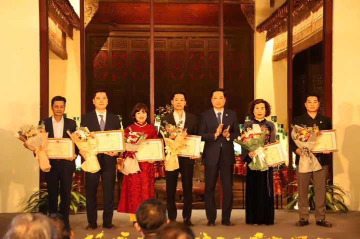 THE 20TH ANNIVERSARY CEREMONY OF HANOI'S OLD QUARTER RECEIVING NATIONAL MONARCH RATING AND 20 YEARS OF WALKAL SPACE ACTIVITIES