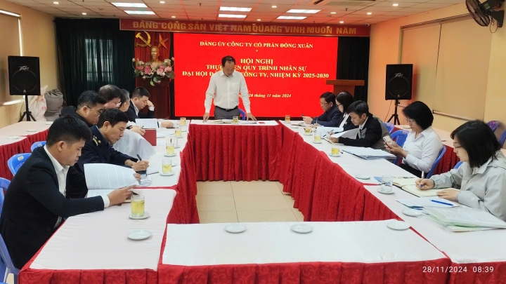 PARTY COMMITTEE OF DONG XUAN JOINT STOCK COMPANY ORGANIZED A CONFERENCE IMPLEMENTING THE HUMAN RESOURCES PROCESS OF THE COMPANY'S PARTY CONGRESS, TERM 2025-2030