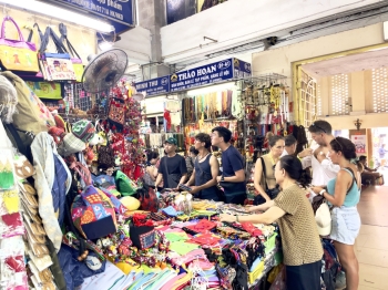 Bài 4: Các thế hệ thương nhân gắn bó với chợ Đồng Xuân