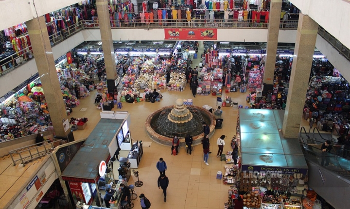 Dong Xuan Market actively builds stalls of Commercial Civilization