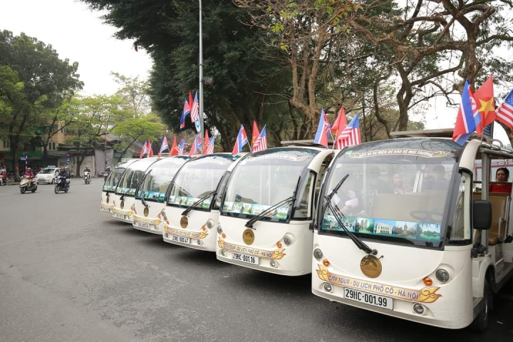 4-wheel electric vehicles serving tourism combined with public transport: Should expand the scope of operation