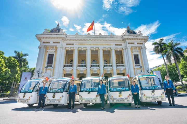 Lost Ha Thanh Old Street: Experience elegant electric car travel with Dong Xuan Market